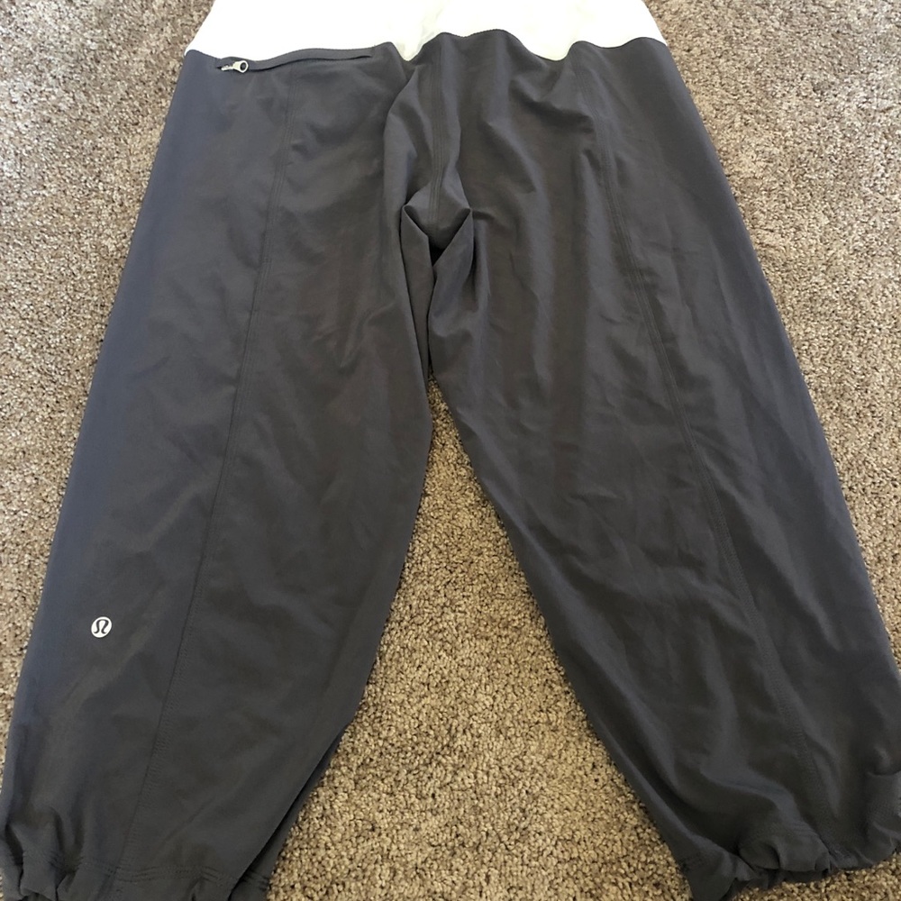 Lululemon crop jogger - Picture 2 of 3